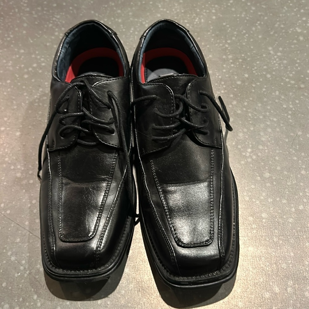 Black dress shoes